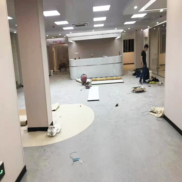 牙科门诊地面选用复合密实（发泡）底PVC卷材胶地板